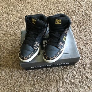 DC shoe company girl size youth 5 sneakers cheetah print